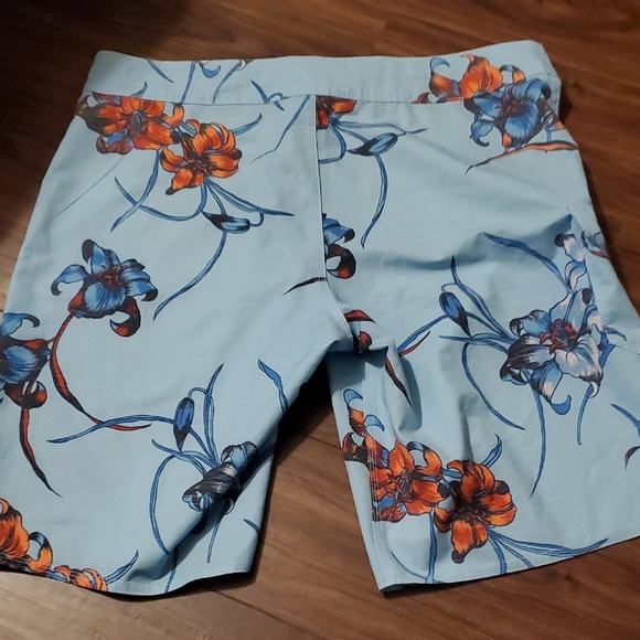 Billabong Men's Light Blue Floral Board Shorts - Picture 5 of 5